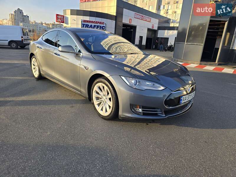 Tesla Model S 2013