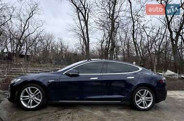Лифтбек Tesla Model S 2015 в Днепре