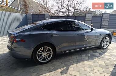 Лифтбек Tesla Model S 2013 в 