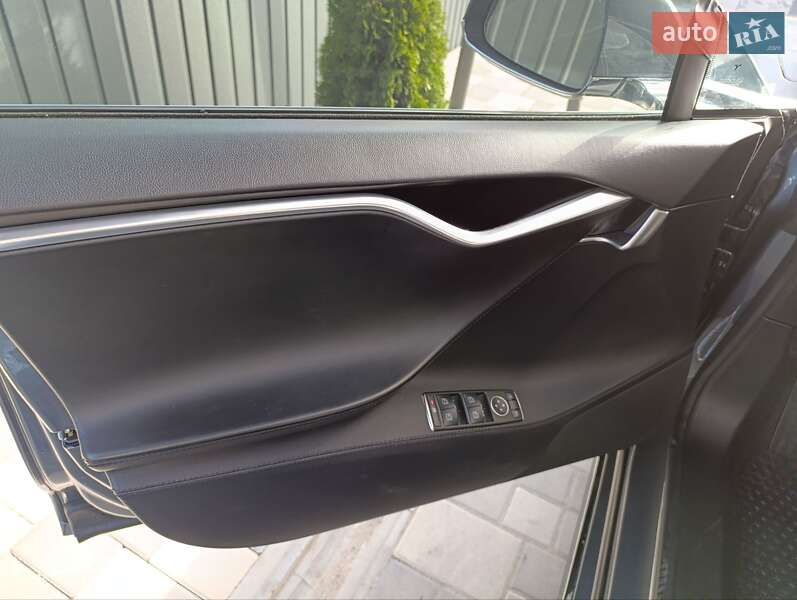 Лифтбек Tesla Model S 2013 в Измаиле