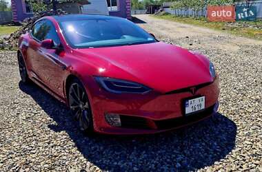 Лифтбек Tesla Model S 2017 в 