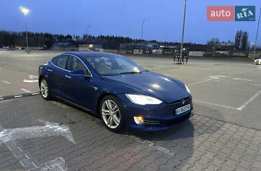 Лифтбек Tesla Model S 2015 в 