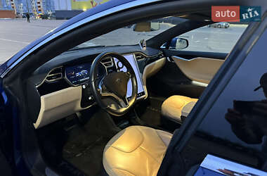 Лифтбек Tesla Model S 2015 в 