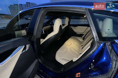 Лифтбек Tesla Model S 2015 в 