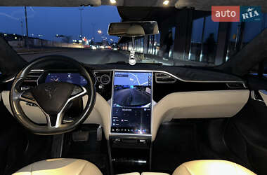 Лифтбек Tesla Model S 2015 в 