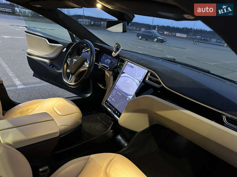Лифтбек Tesla Model S 2015 в Киеве