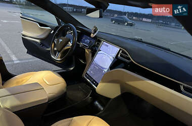 Лифтбек Tesla Model S 2015 в 