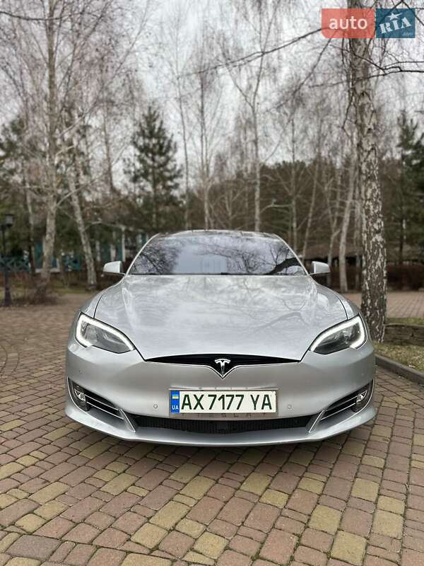 Tesla Model S 2015