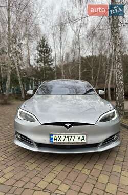 Лифтбек Tesla Model S 2015 в 