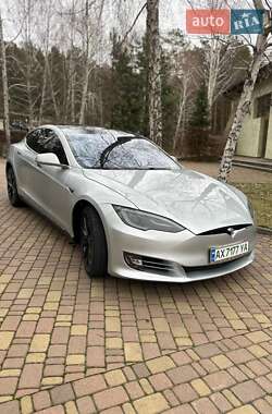 Лифтбек Tesla Model S 2015 в 