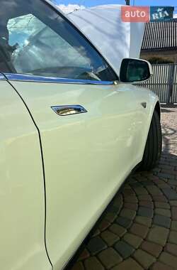 Ліфтбек Tesla Model S 2015 в 