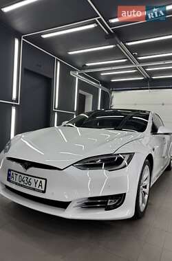 Лифтбек Tesla Model S 2017 в 