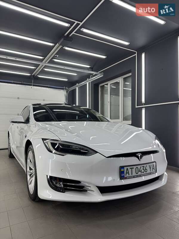 Tesla Model S 2017