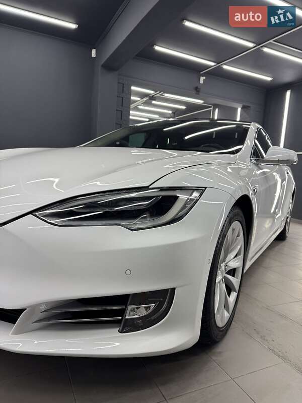 Лифтбек Tesla Model S 2017 в Коломые