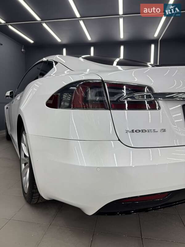 Лифтбек Tesla Model S 2017 в Коломые