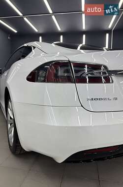 Лифтбек Tesla Model S 2017 в 