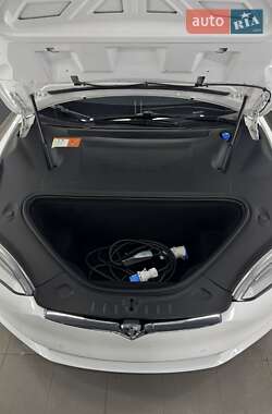 Лифтбек Tesla Model S 2017 в 