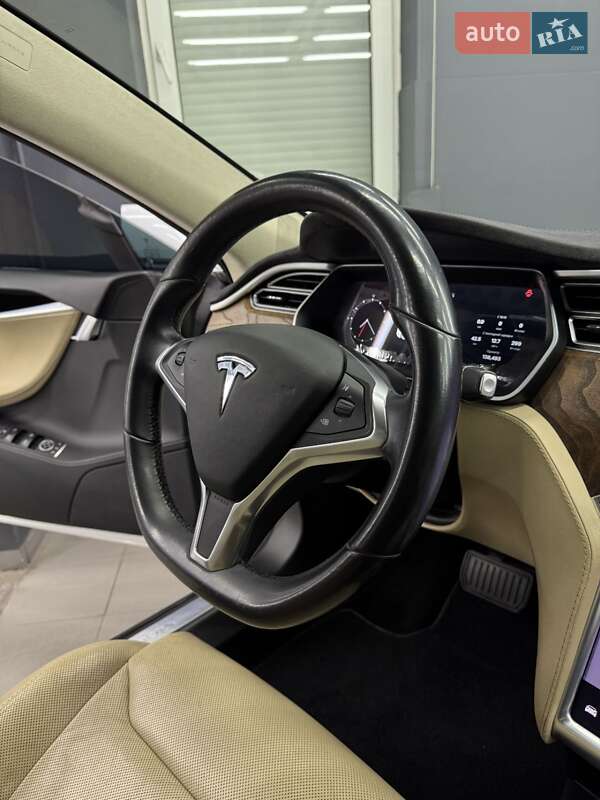 Лифтбек Tesla Model S 2017 в Коломые