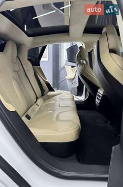 Лифтбек Tesla Model S 2017 в 