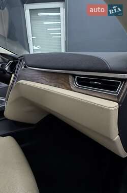 Лифтбек Tesla Model S 2017 в 