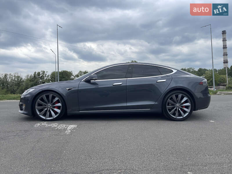 Ліфтбек Tesla Model S 2016 в Києві