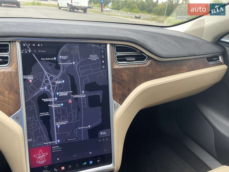 Ліфтбек Tesla Model S 2016 в Києві