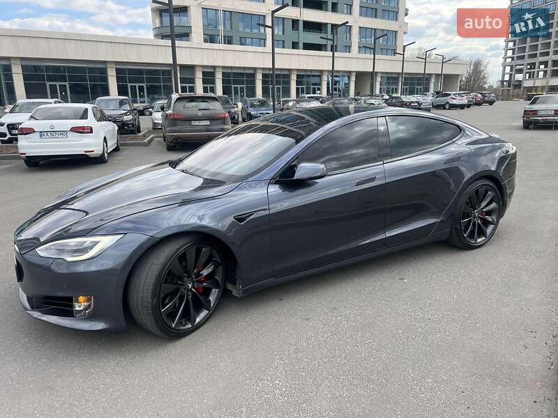 Лифтбек Tesla Model S 2017 в Днепре