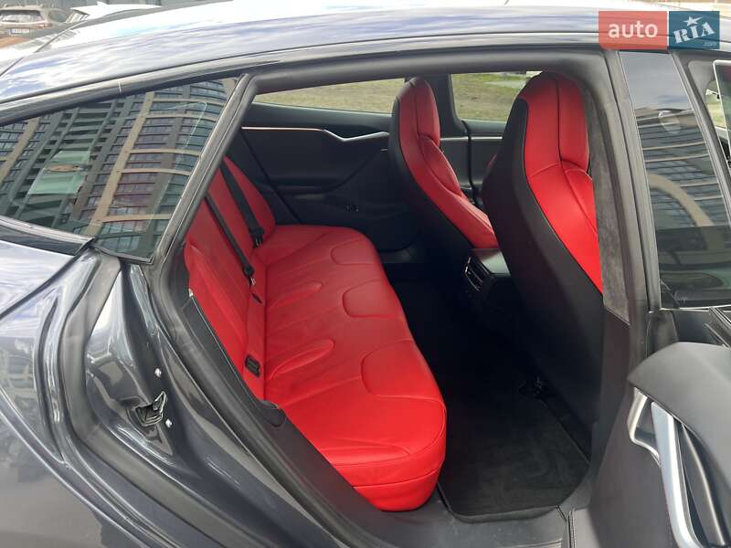 Лифтбек Tesla Model S 2017 в Днепре