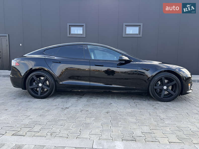 Ліфтбек Tesla Model S 2019 в Стрию