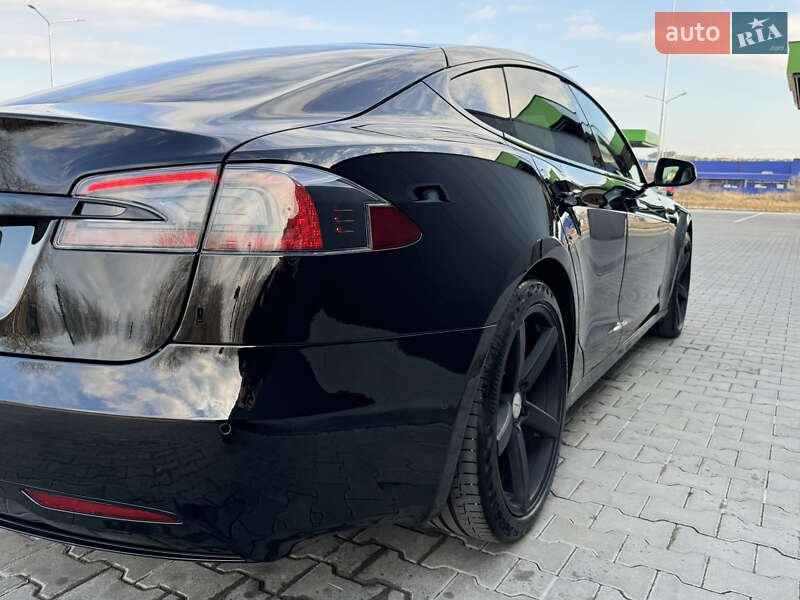 Ліфтбек Tesla Model S 2019 в Стрию