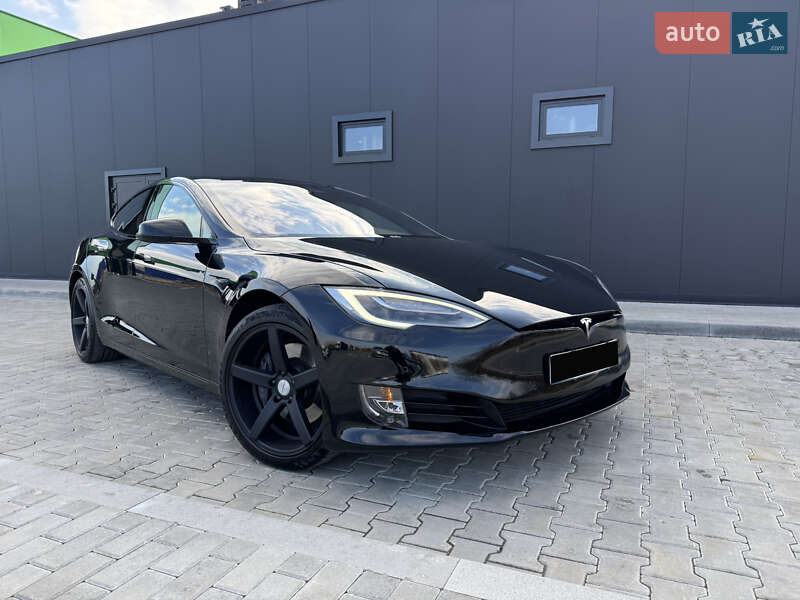 Ліфтбек Tesla Model S 2019 в Стрию