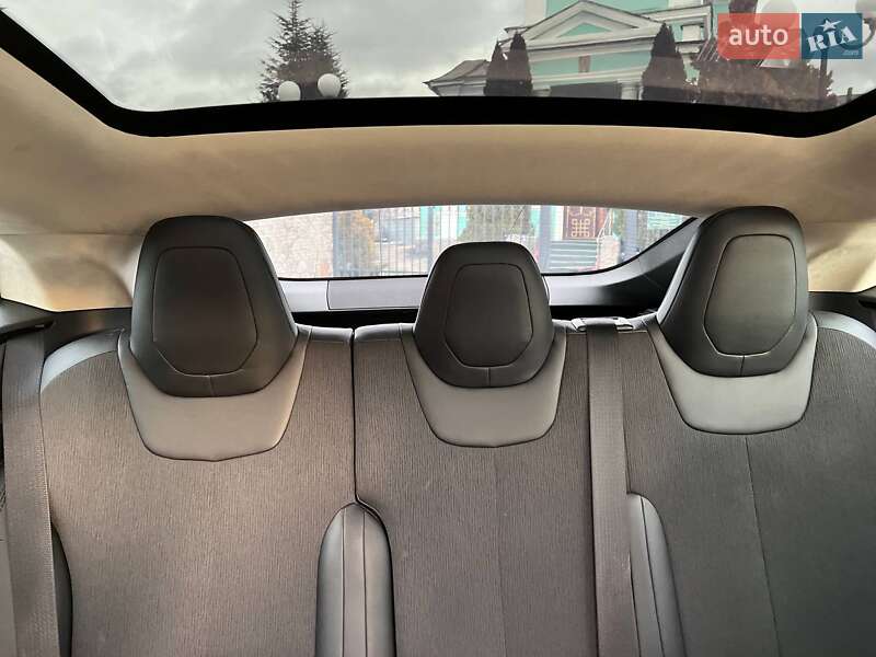 Ліфтбек Tesla Model S 2015 в Харкові