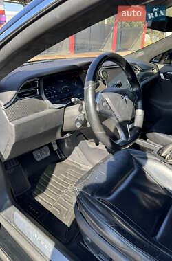 Лифтбек Tesla Model S 2014 в 