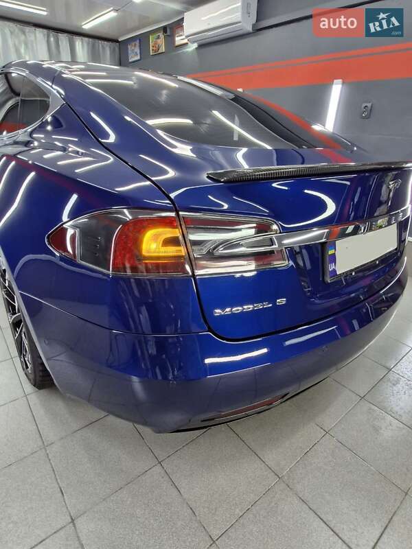 Ліфтбек Tesla Model S 2016 в Вінниці
