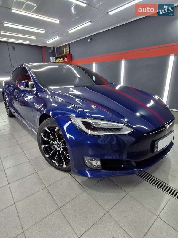 Ліфтбек Tesla Model S 2016 в 