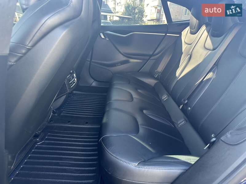 Ліфтбек Tesla Model S 2016 в Вінниці