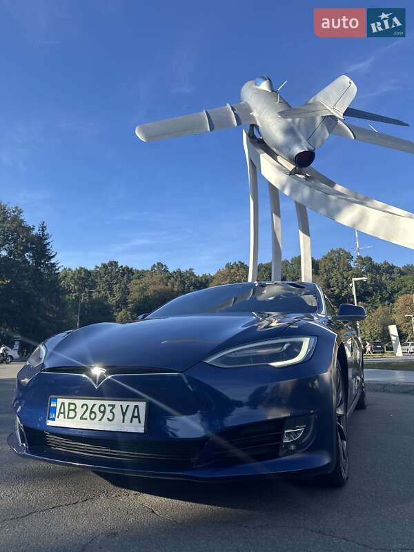 Ліфтбек Tesla Model S 2016 в Вінниці