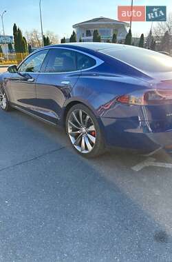 Лифтбек Tesla Model S 2015 в 