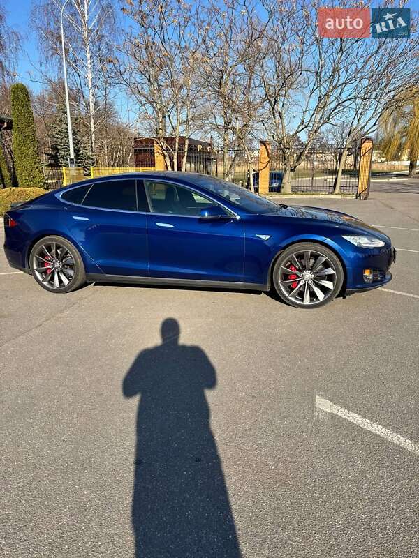 Лифтбек Tesla Model S 2015 в Александрие