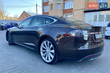 Лифтбек Tesla Model S 2012 в 