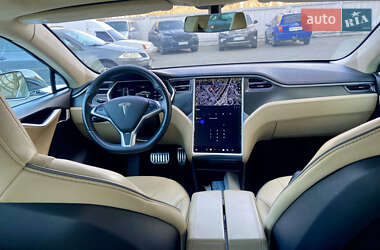 Лифтбек Tesla Model S 2012 в 