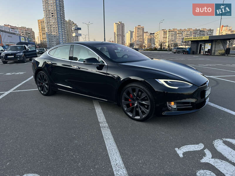 Лифтбек Tesla Model S 2018 в Киеве