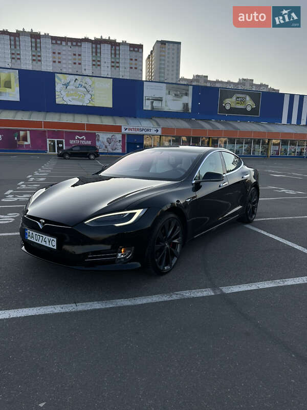 Лифтбек Tesla Model S 2018 в Киеве