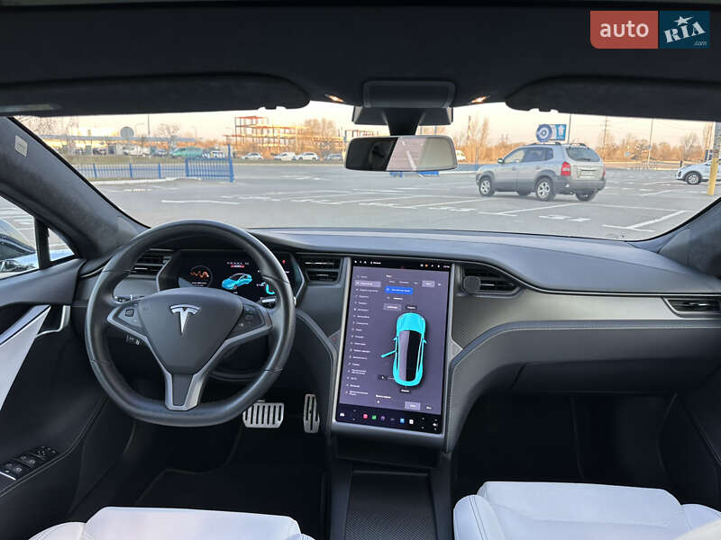 Лифтбек Tesla Model S 2018 в Киеве