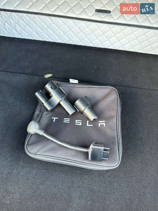 Лифтбек Tesla Model S 2018 в Киеве