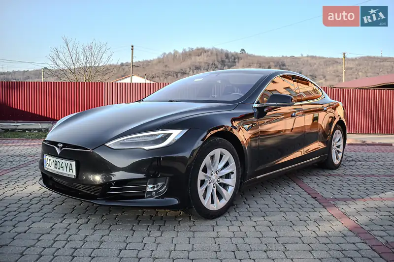 Лифтбек Tesla Model S 2018 в 