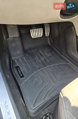 Лифтбек Tesla Model S 2014 в 