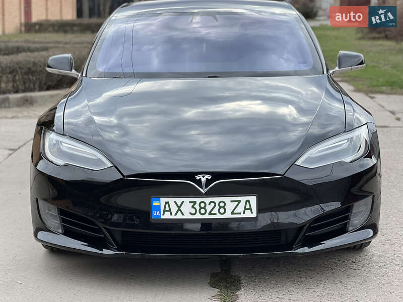Лифтбек Tesla Model S 2017 в 