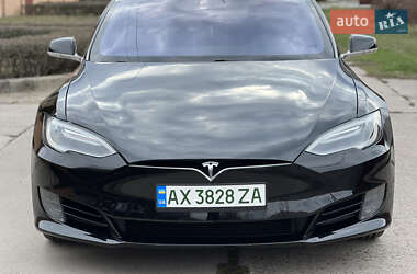 Лифтбек Tesla Model S 2017 в 