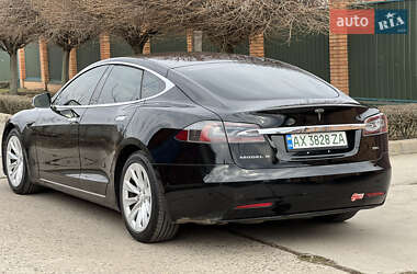 Лифтбек Tesla Model S 2017 в 